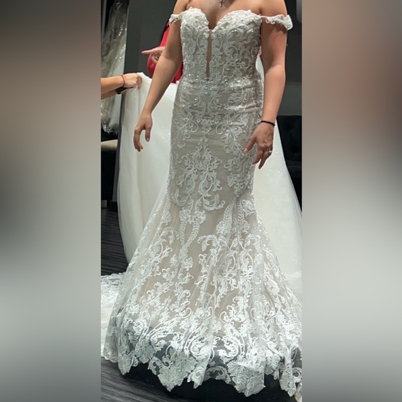 Eve of Milady Wedding Dress with detachable skirt & veil - Picture 10 of 12